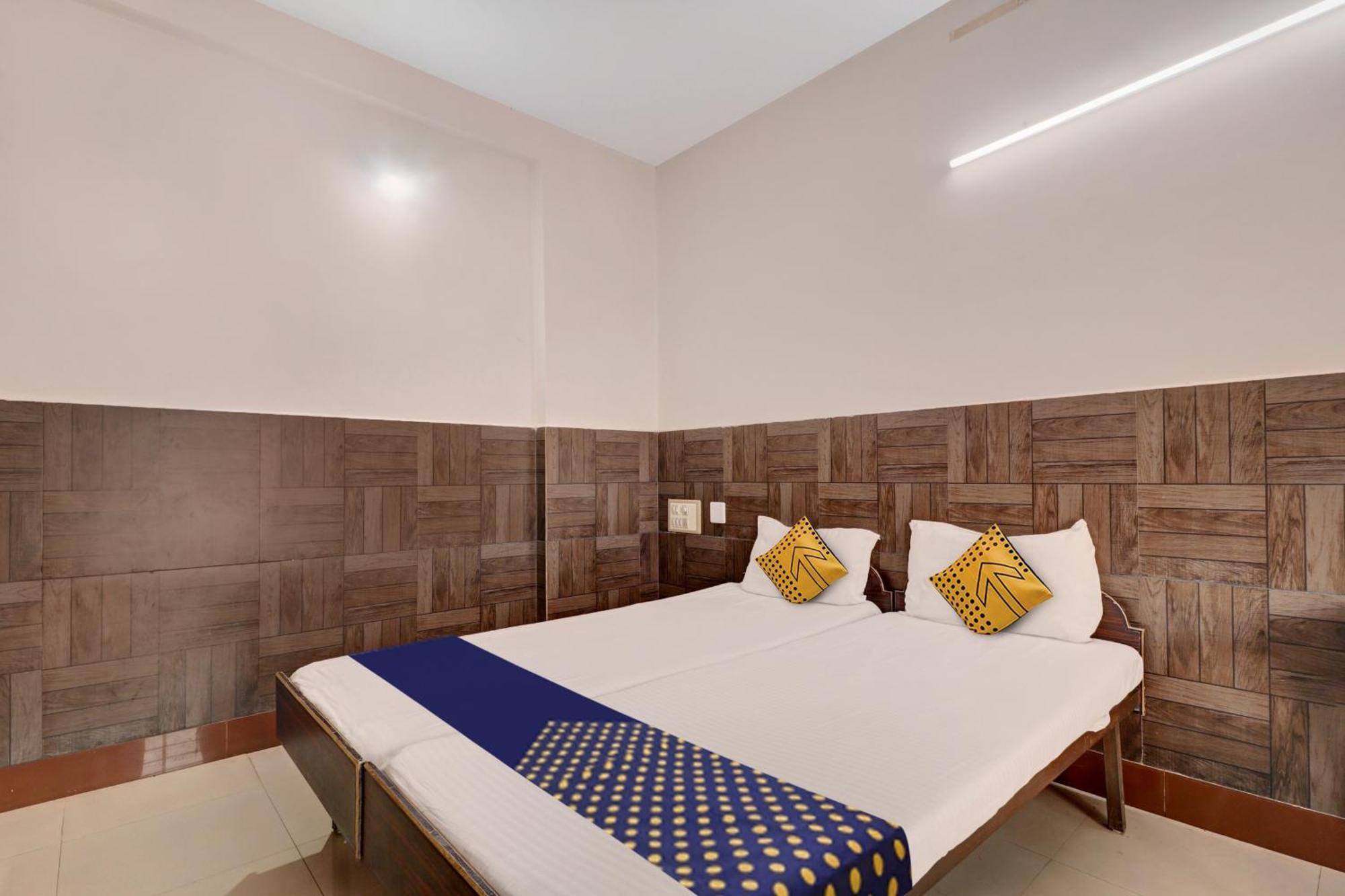 Spot On Ganga Yatri Nivas Hotel Gundlupet Eksteriør billede