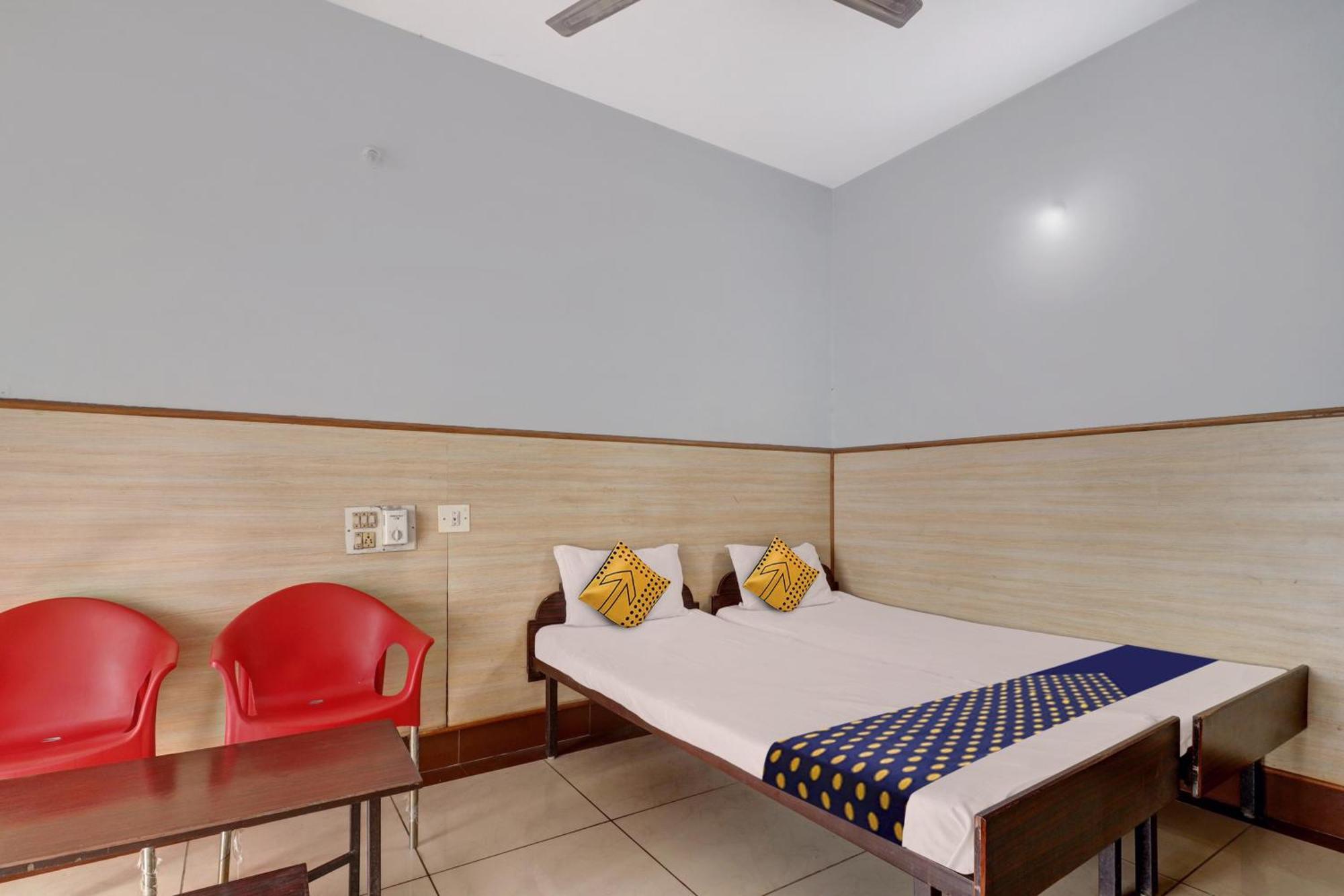 Spot On Ganga Yatri Nivas Hotel Gundlupet Eksteriør billede
