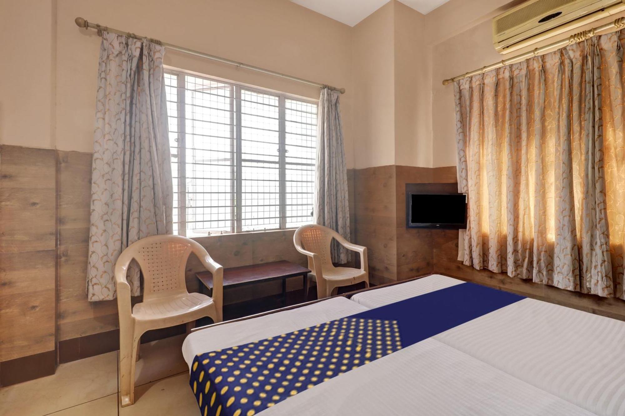Spot On Ganga Yatri Nivas Hotel Gundlupet Eksteriør billede