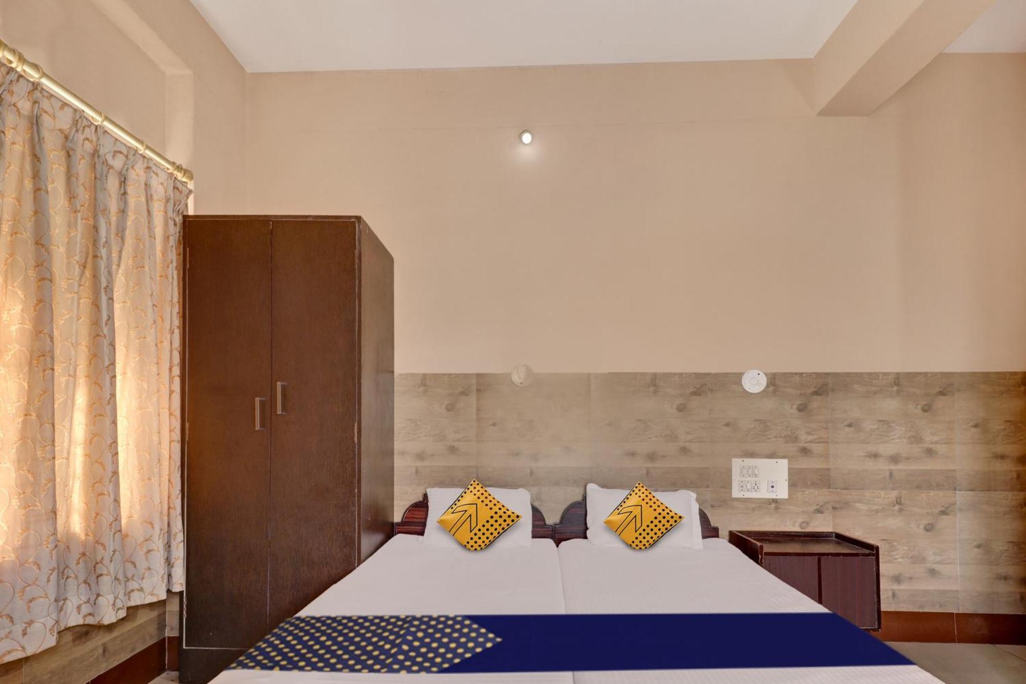 Spot On Ganga Yatri Nivas Hotel Gundlupet Eksteriør billede