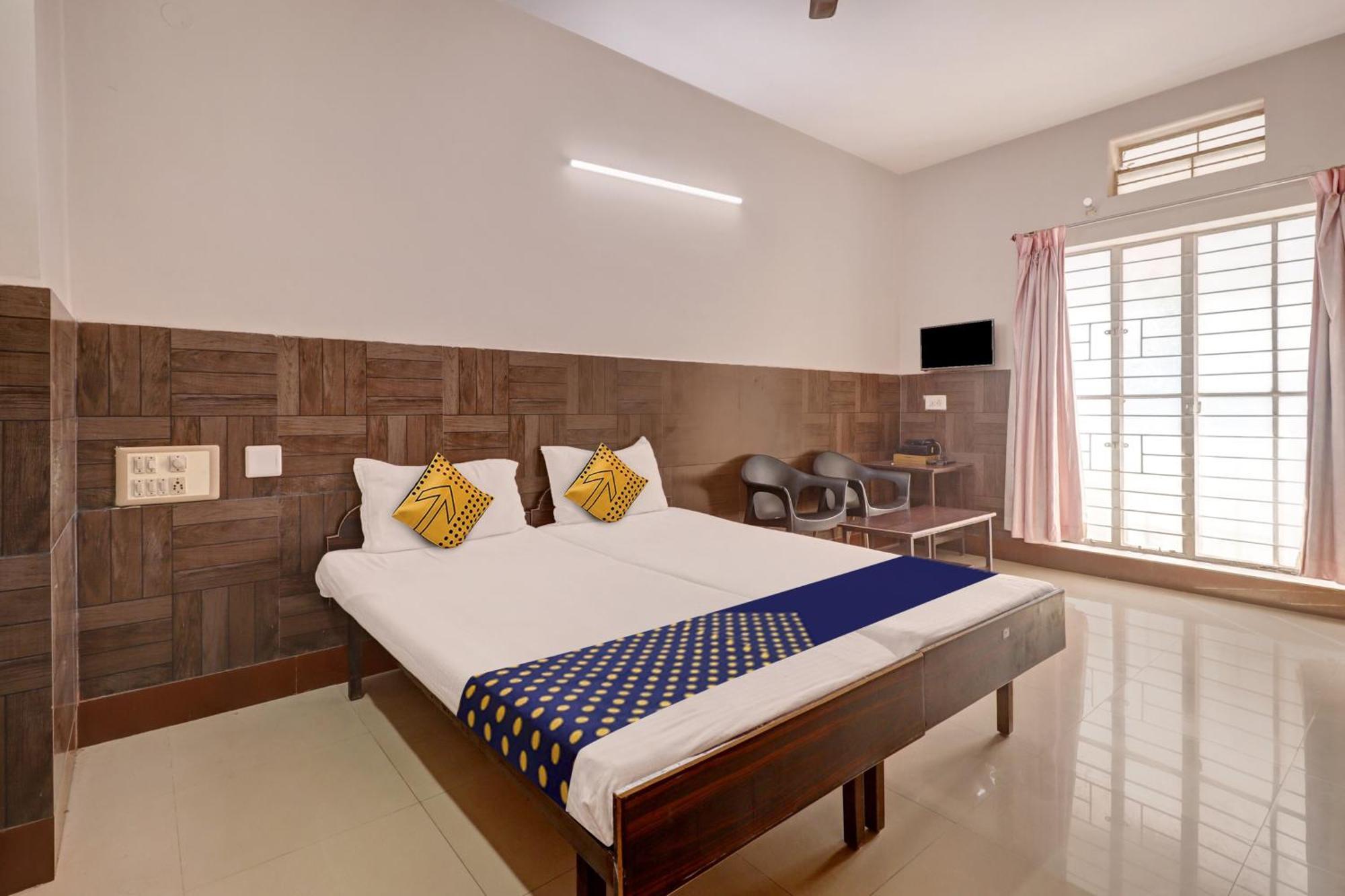 Spot On Ganga Yatri Nivas Hotel Gundlupet Eksteriør billede
