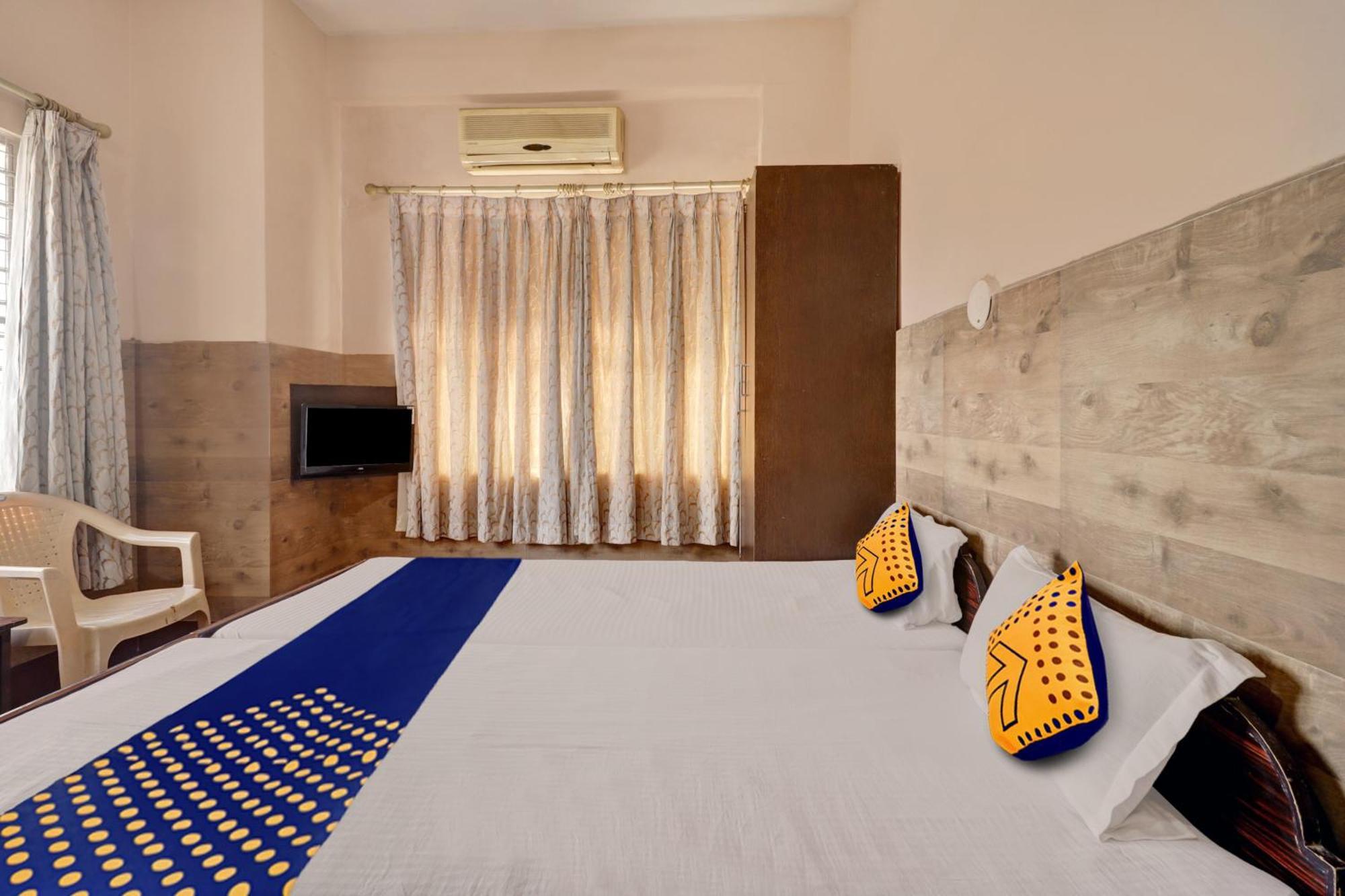 Spot On Ganga Yatri Nivas Hotel Gundlupet Eksteriør billede